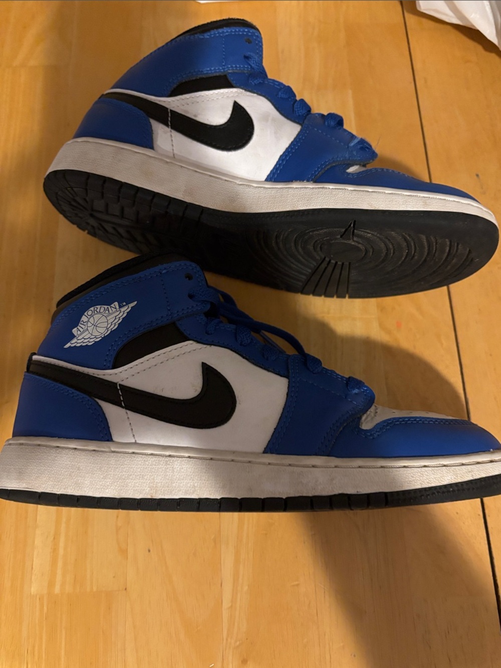 Jordan Air Retro Mid in Blue, White & Black